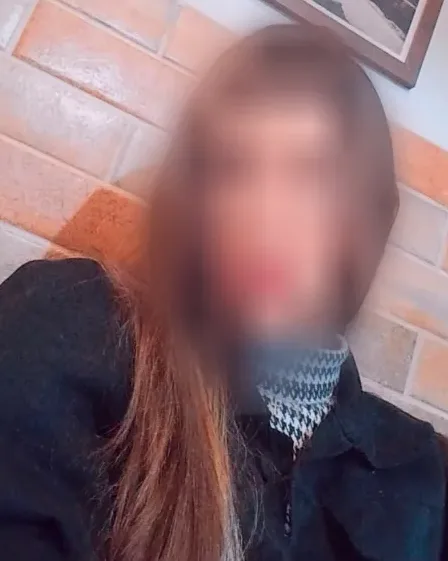 Agata, 25