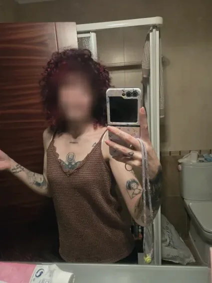 Amara, 36