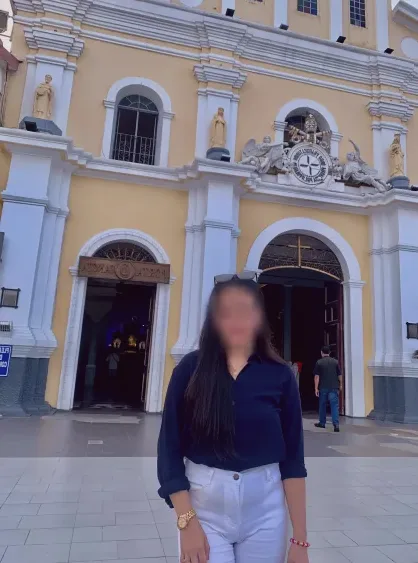 Amelia, 24