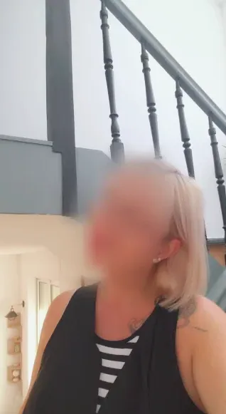 Demi, 37