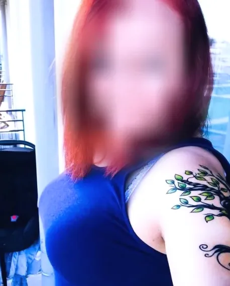 Dina, 38