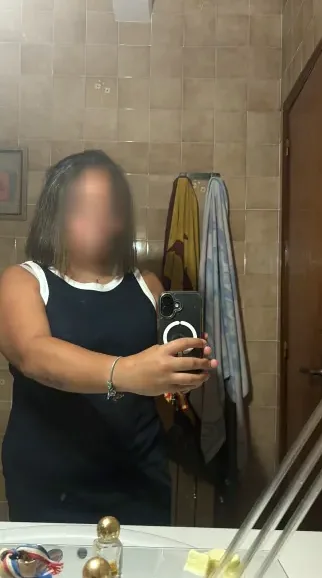 Ellie, 22