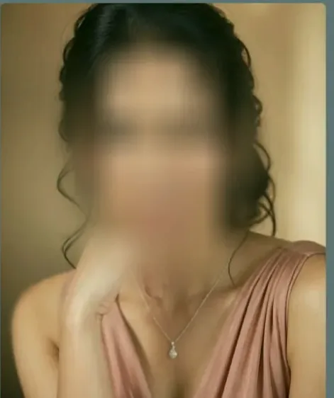 Julia, 39