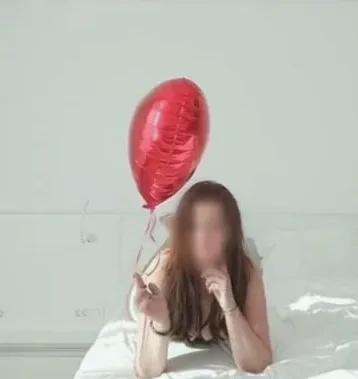 Laura, 27