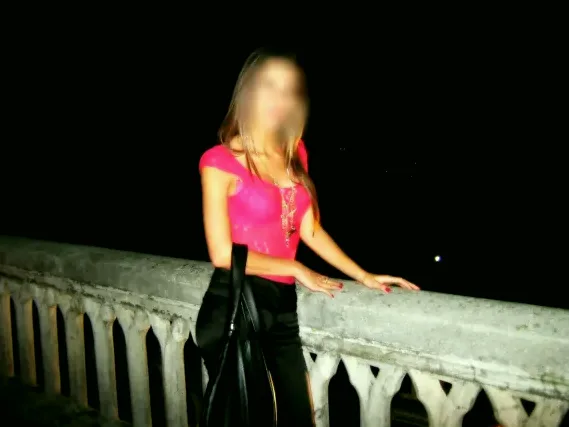 Laura, 33