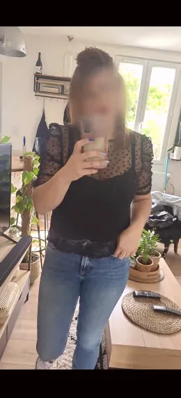 Nia, 34