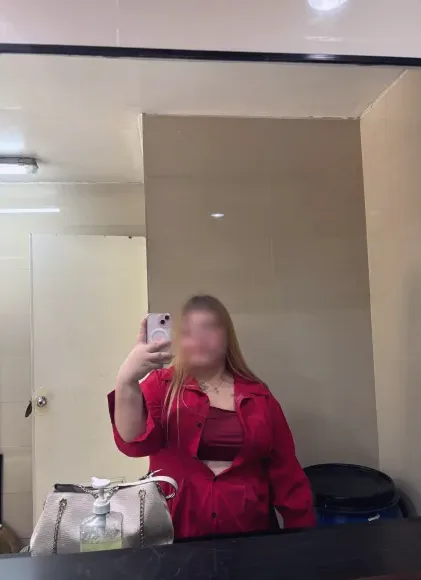 Rebecca, 26