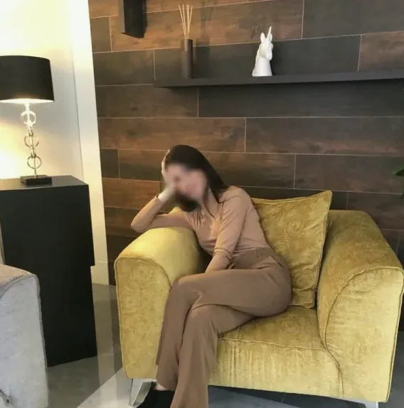 Rebecca, 32