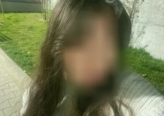 Rhian, 22