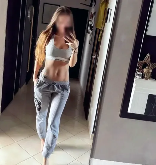 Samantha, 28